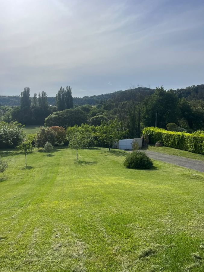 Grand terrain tondu